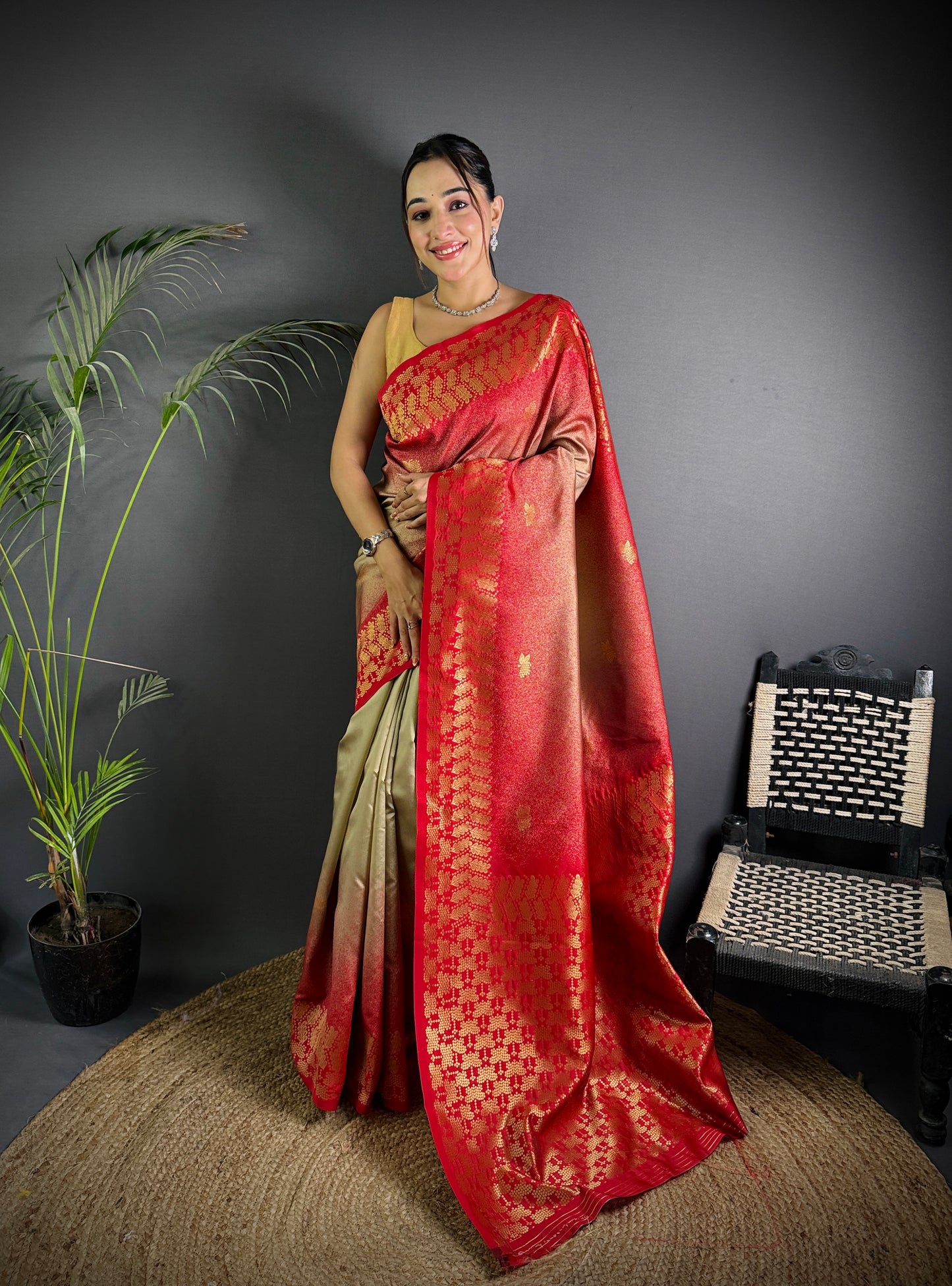 Handloom IKKAT SILK Weaving Saree With GOLD ZARI Pallu N GOLD ZARI
