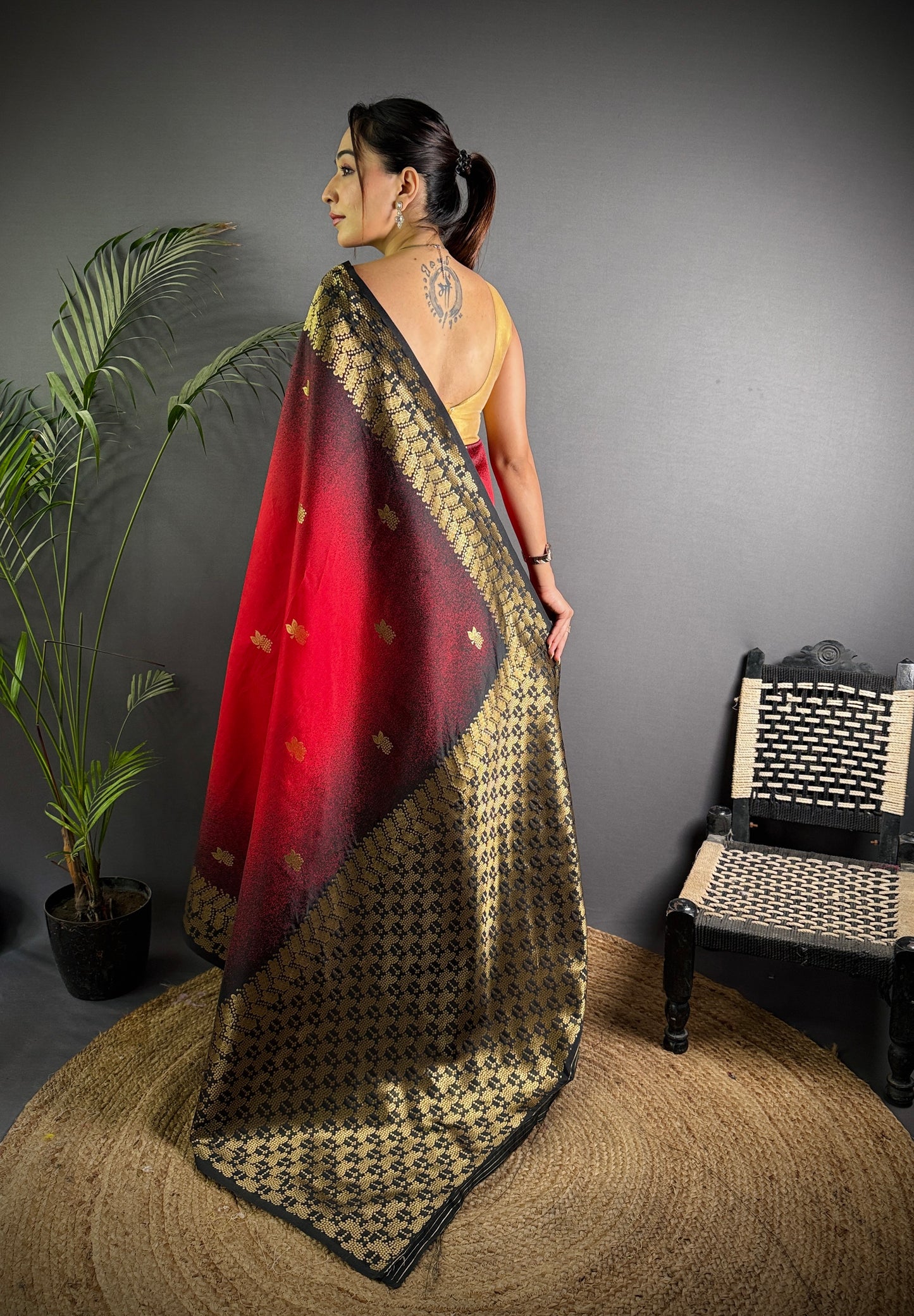 Handloom IKKAT SILK Weaving Saree With GOLD ZARI Pallu N GOLD ZARI
