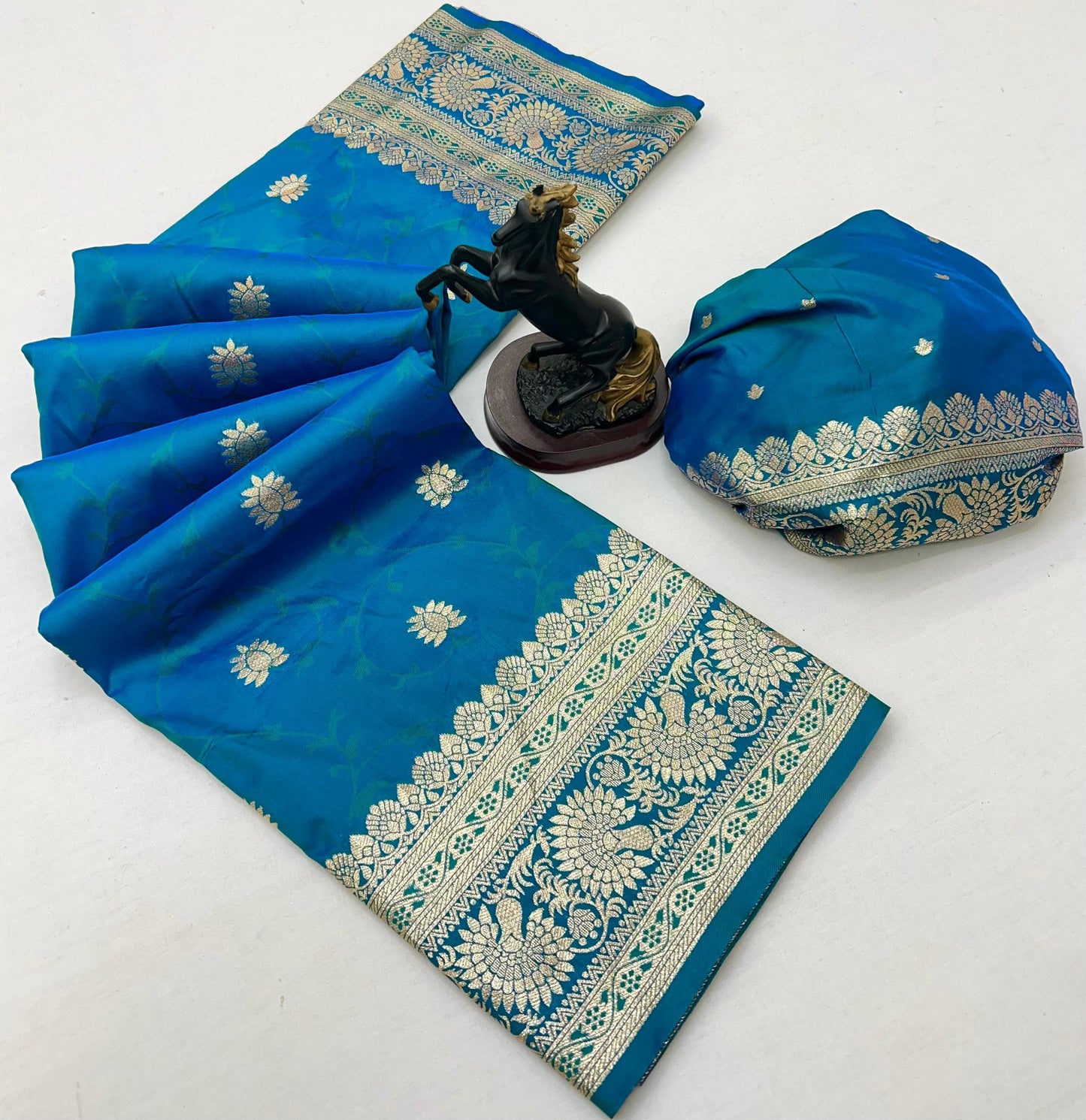 Premium Soft silk Weaving saree
( JP09 )