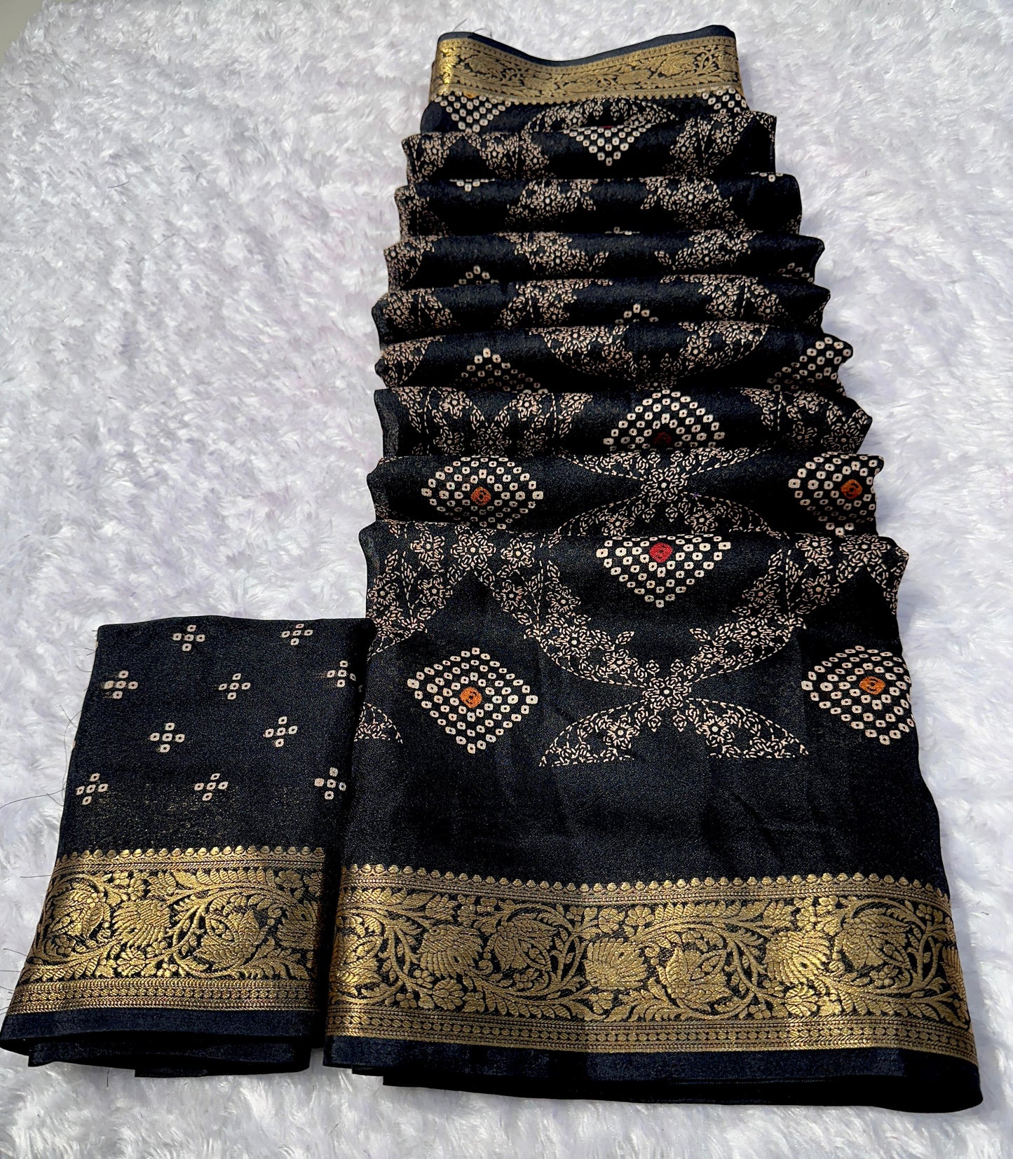 Heavy marshmellow blooming COLOR end foil dijhayne saree* *
*
( JP21 )