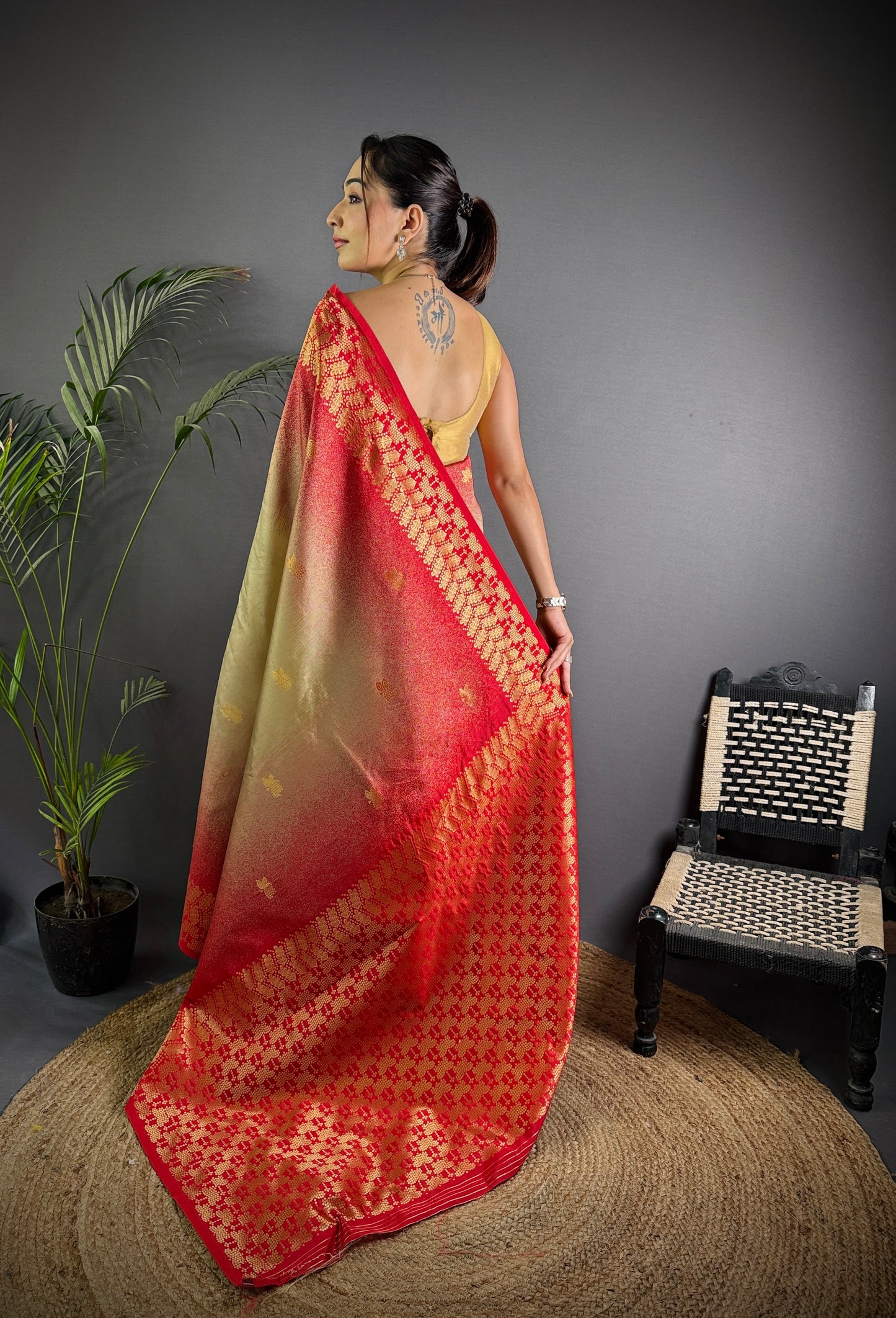 Handloom IKKAT SILK Weaving Saree With GOLD ZARI Pallu N GOLD ZARI
