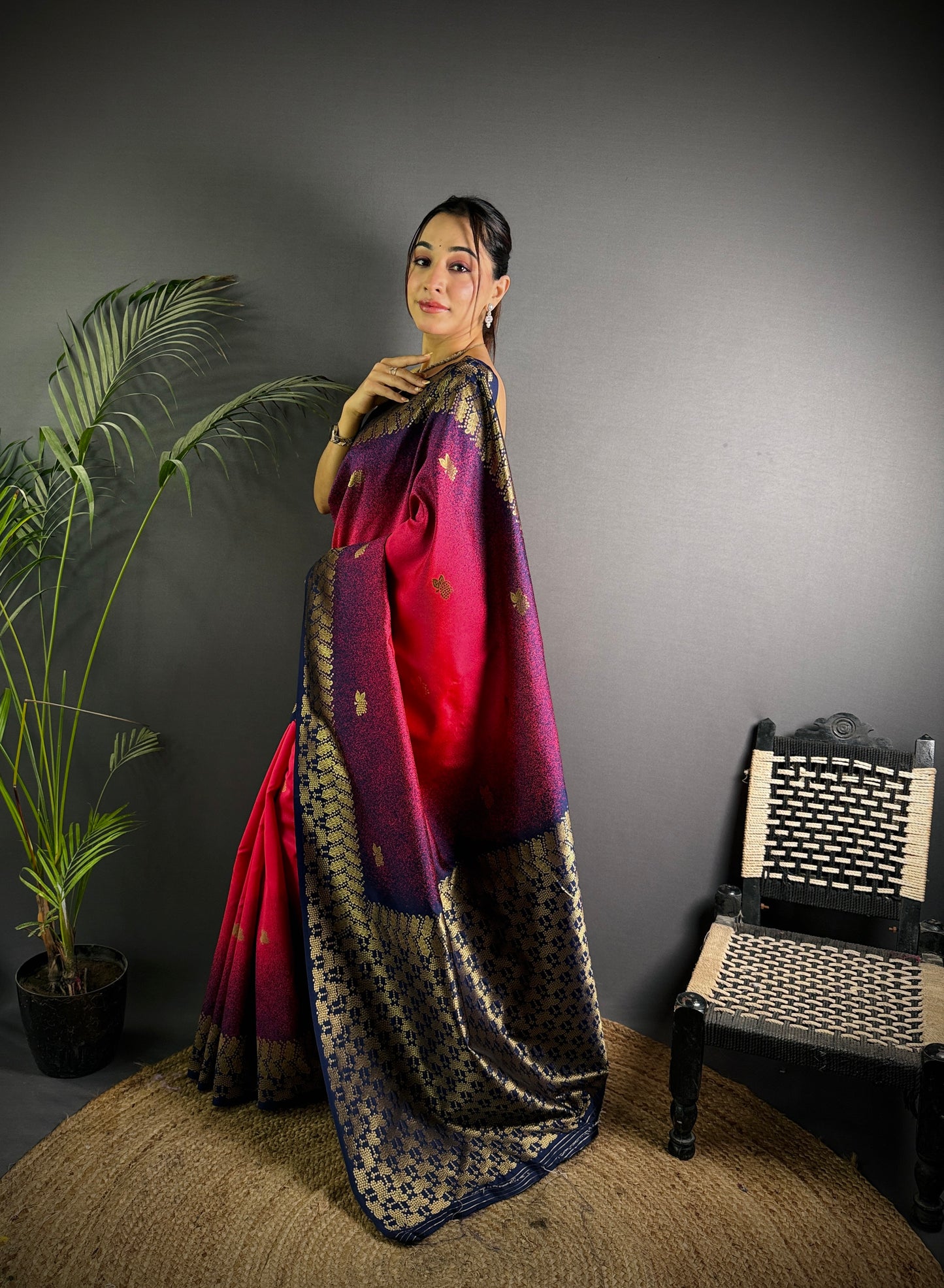 Handloom IKKAT SILK Weaving Saree With GOLD ZARI Pallu N GOLD ZARI