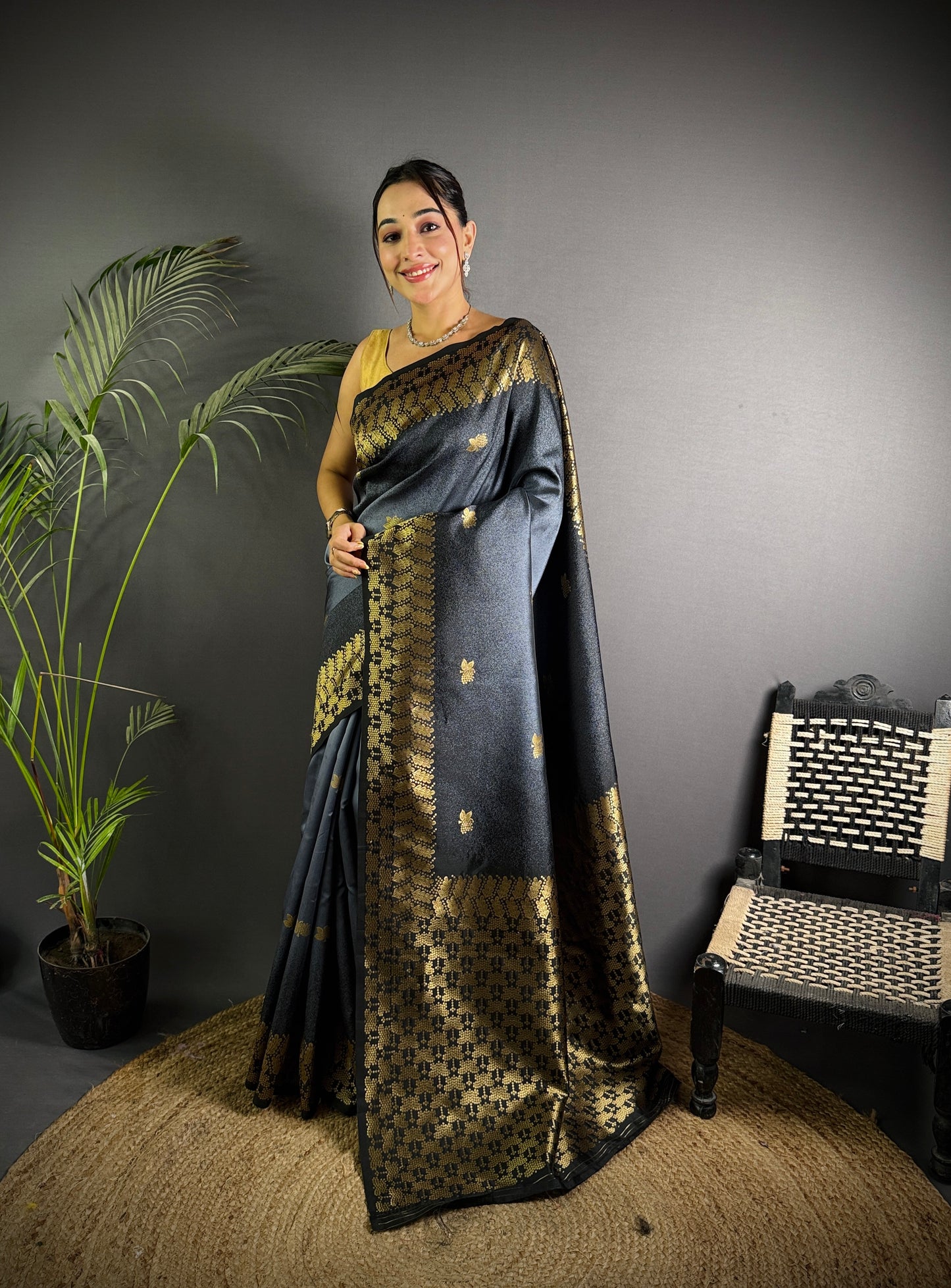 Handloom IKKAT SILK Weaving Saree With GOLD ZARI Pallu N GOLD ZARI