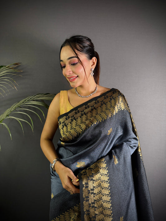 Handloom IKKAT SILK Weaving Saree With GOLD ZARI Pallu N GOLD ZARI