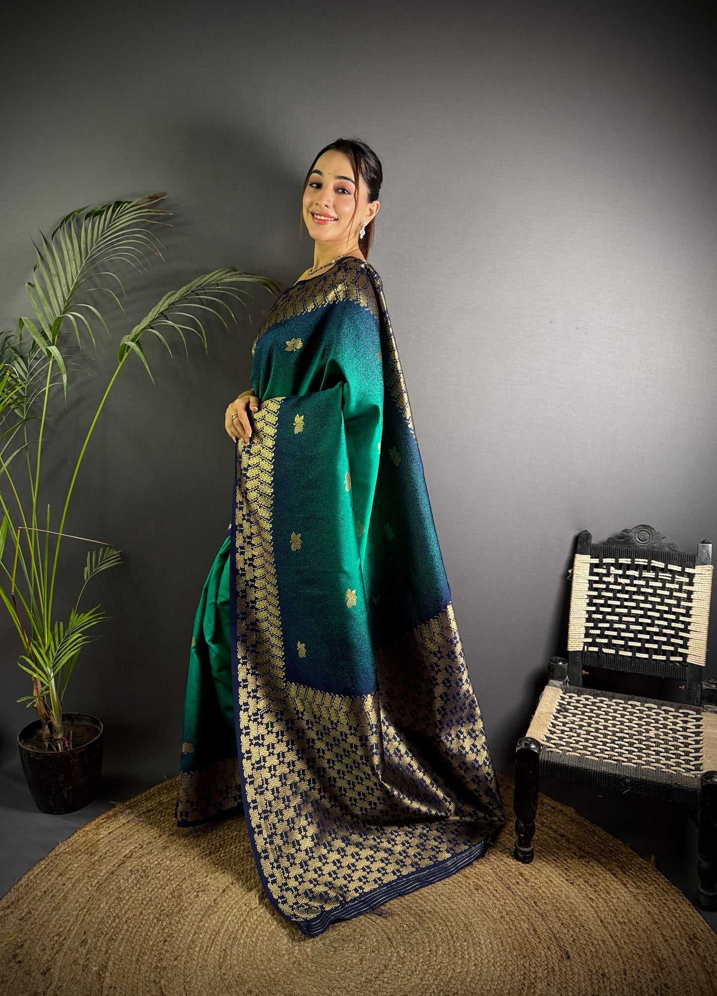 Handloom IKKAT SILK Weaving Saree With GOLD ZARI Pallu N GOLD ZARI