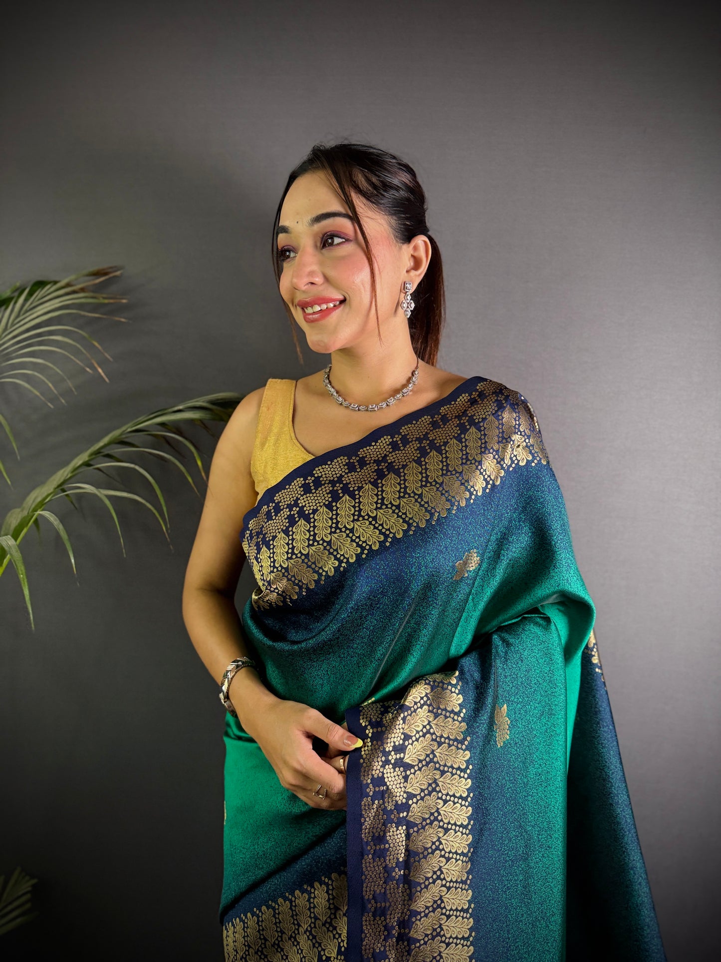 Handloom IKKAT SILK Weaving Saree With GOLD ZARI Pallu N GOLD ZARI