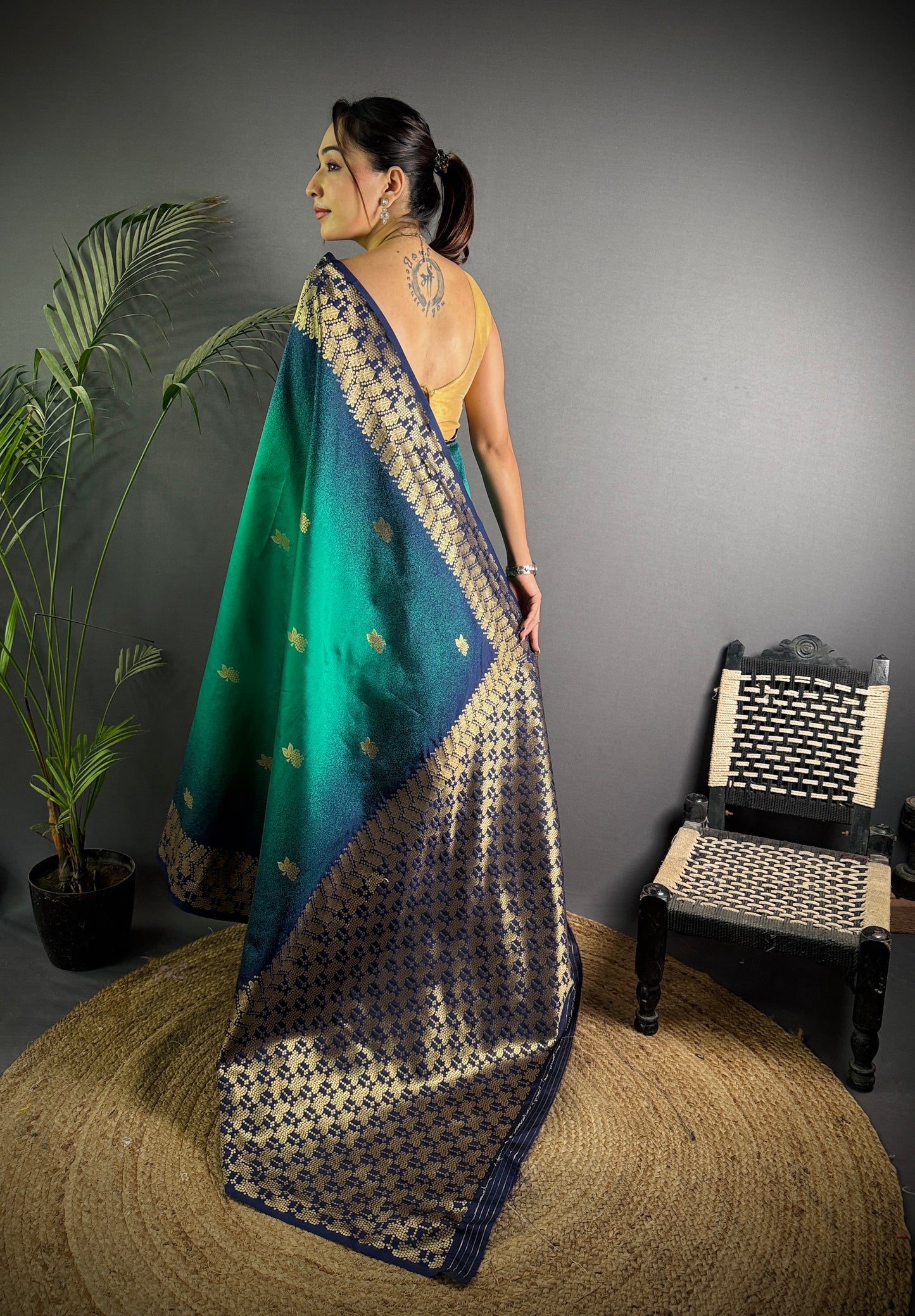 Handloom IKKAT SILK Weaving Saree With GOLD ZARI Pallu N GOLD ZARI