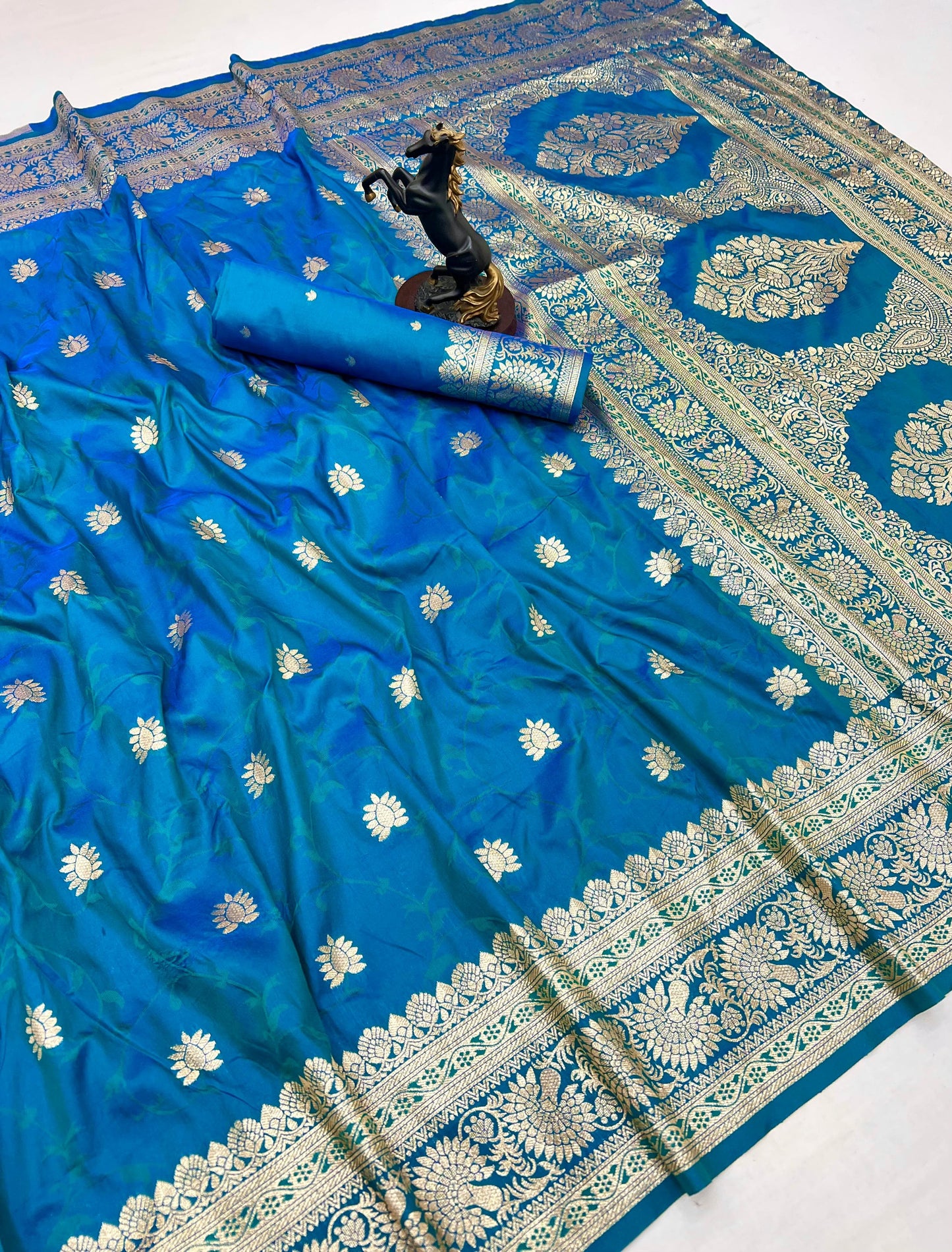 Premium Soft silk Weaving saree 
  ( JP09 )