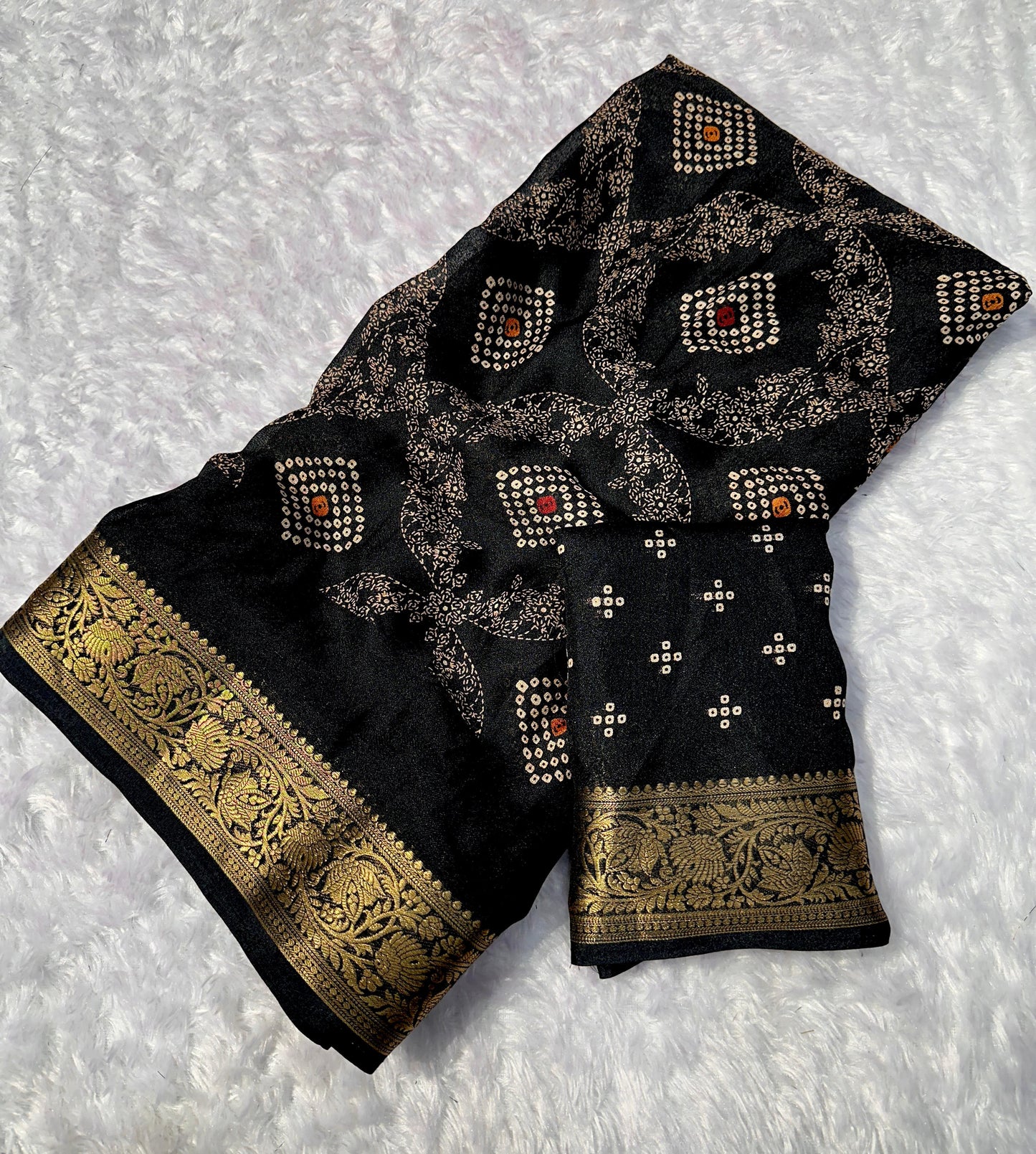Heavy marshmellow blooming COLOR end foil dijhayne saree* *
*
( JP21 )