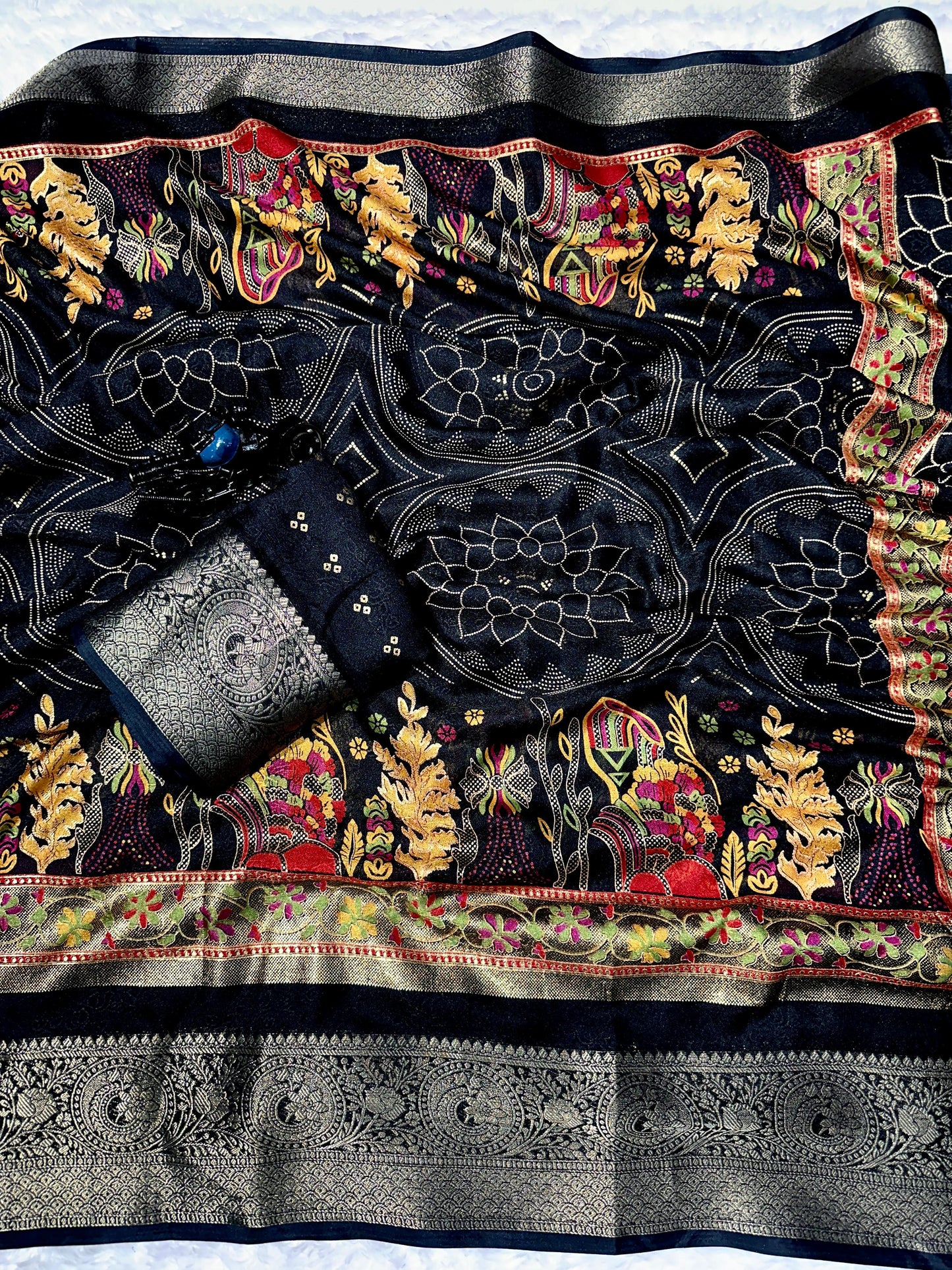 Heavy marshmellow blooming COLOR end foil dijhayne saree* *
*
( JP18 )
