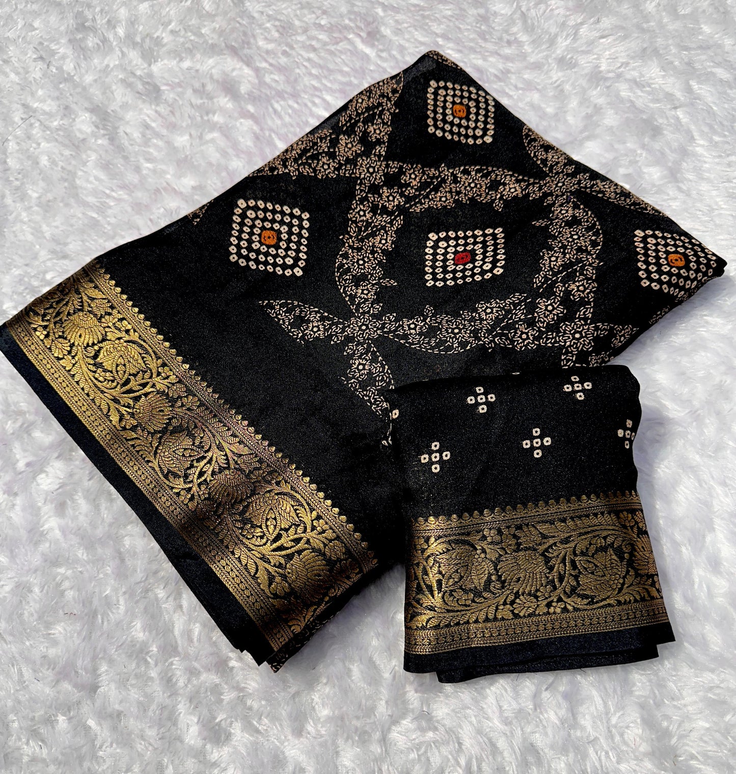 Heavy marshmellow blooming COLOR end foil dijhayne saree* *
*
( JP21 )