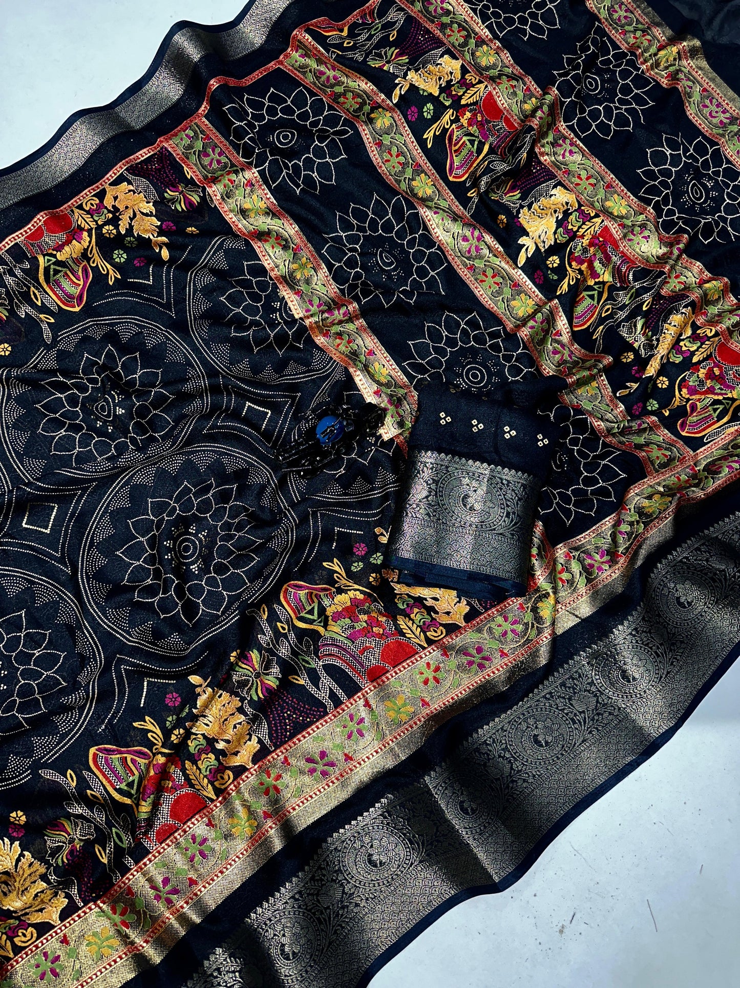 Heavy marshmellow blooming COLOR end foil dijhayne saree* *
*
( JP18 )