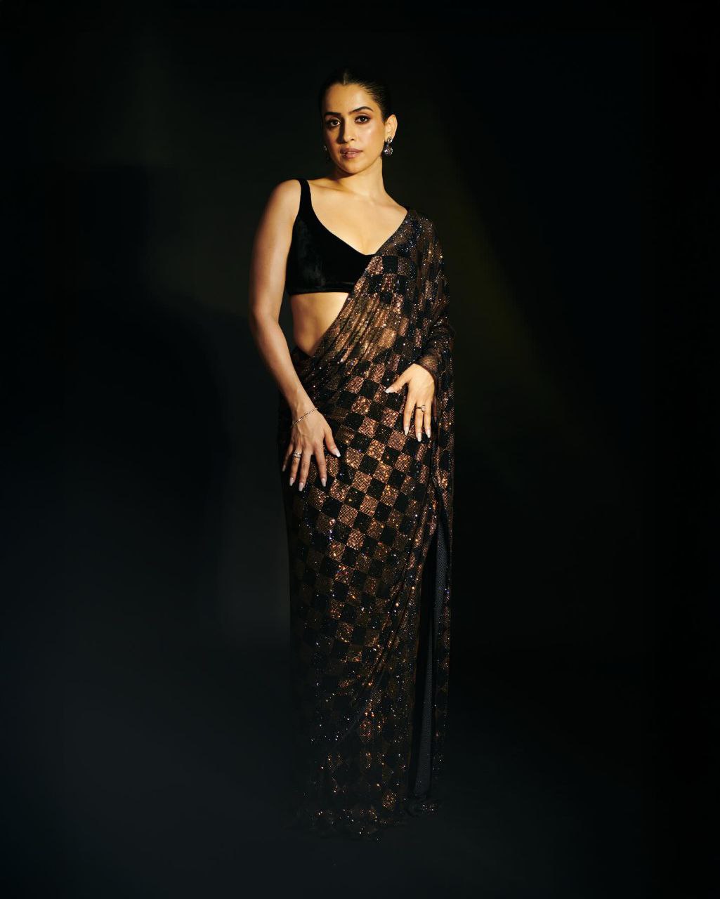 New Bollywood BlockBuster Sanya Malhotra SEQUINS Design Launching
( JP10 )