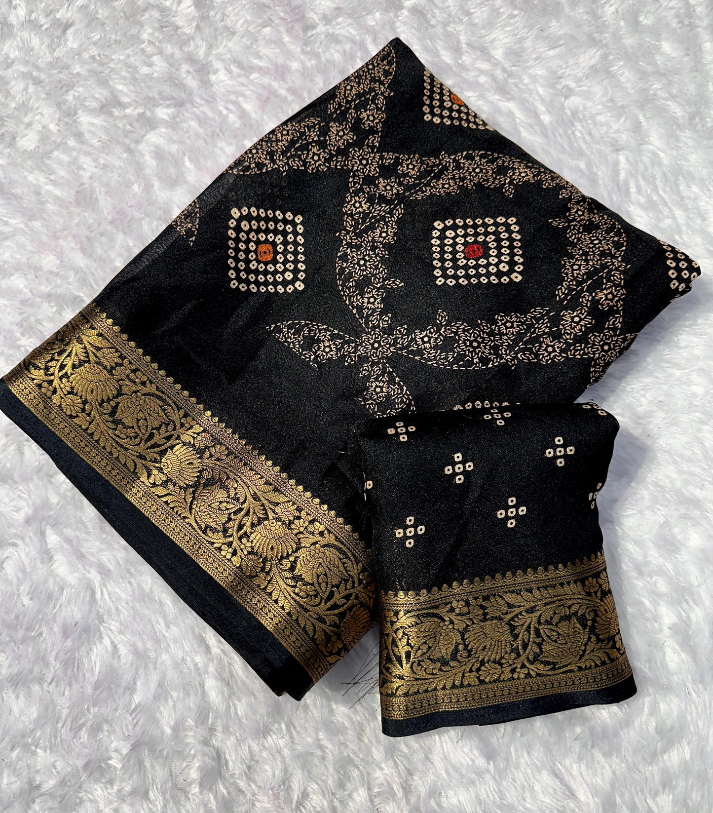 Heavy marshmellow blooming COLOR end foil dijhayne saree* *
*
( JP21 )