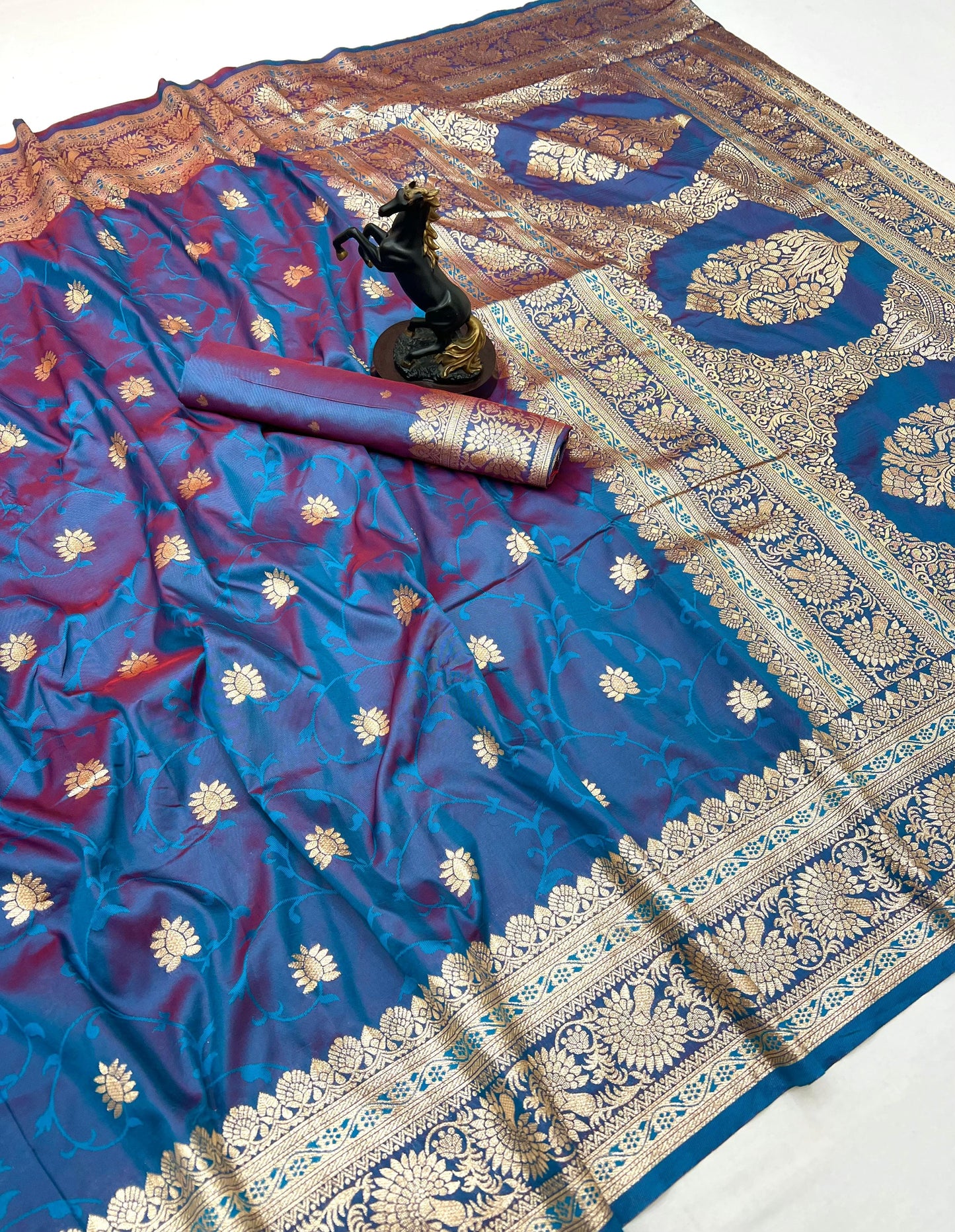 Premium Soft silk Weaving saree 
  ( JP09 )