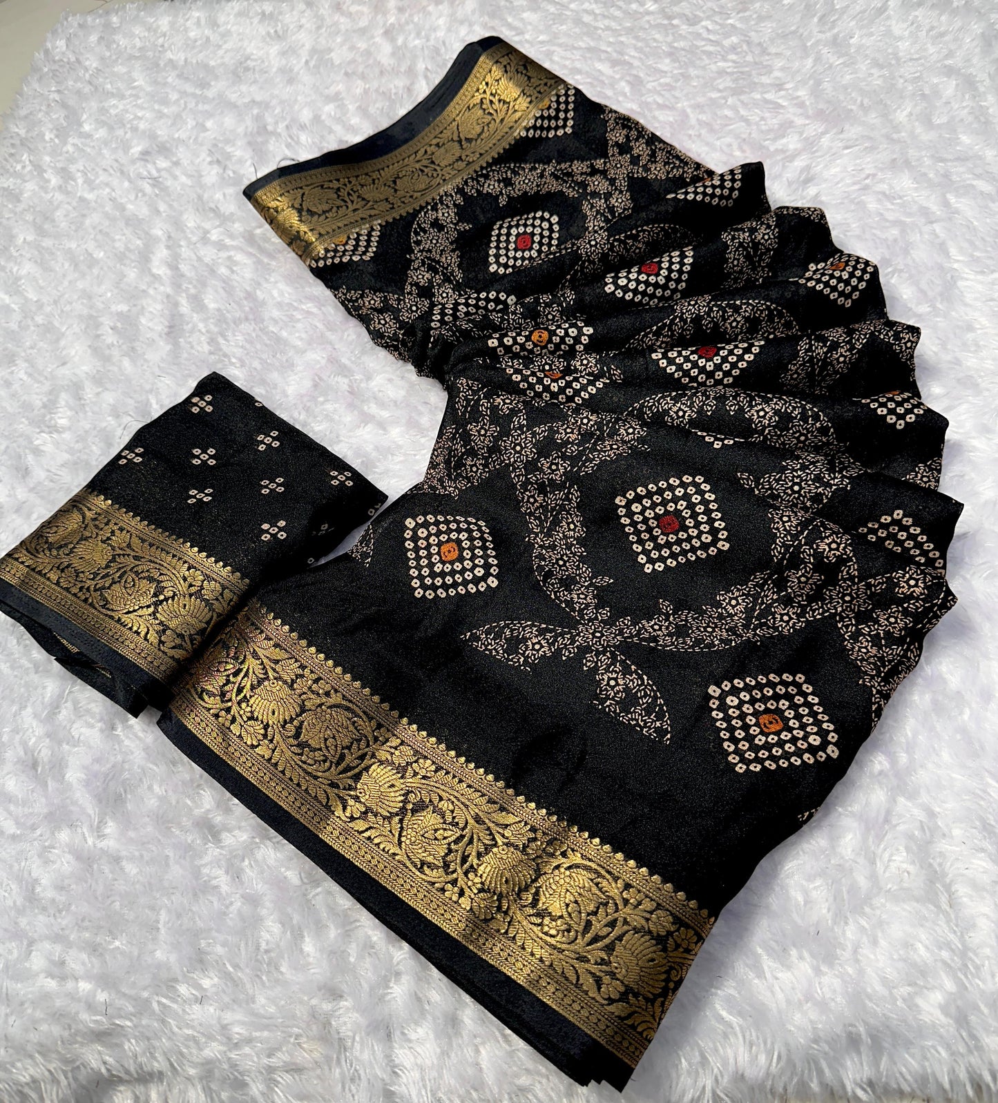 Heavy marshmellow blooming COLOR end foil dijhayne saree* *
*
( JP21 )