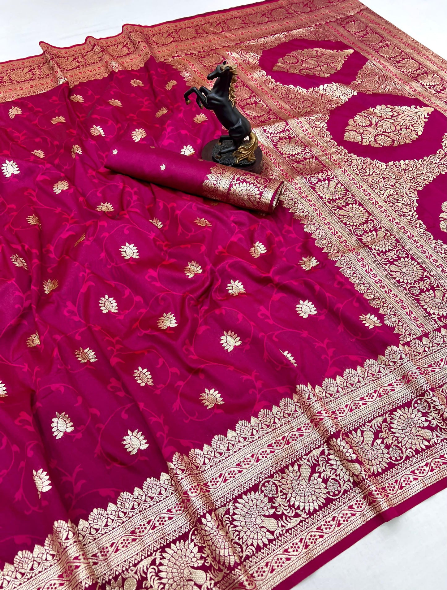 Premium Soft silk Weaving saree 
  ( JP09 )
