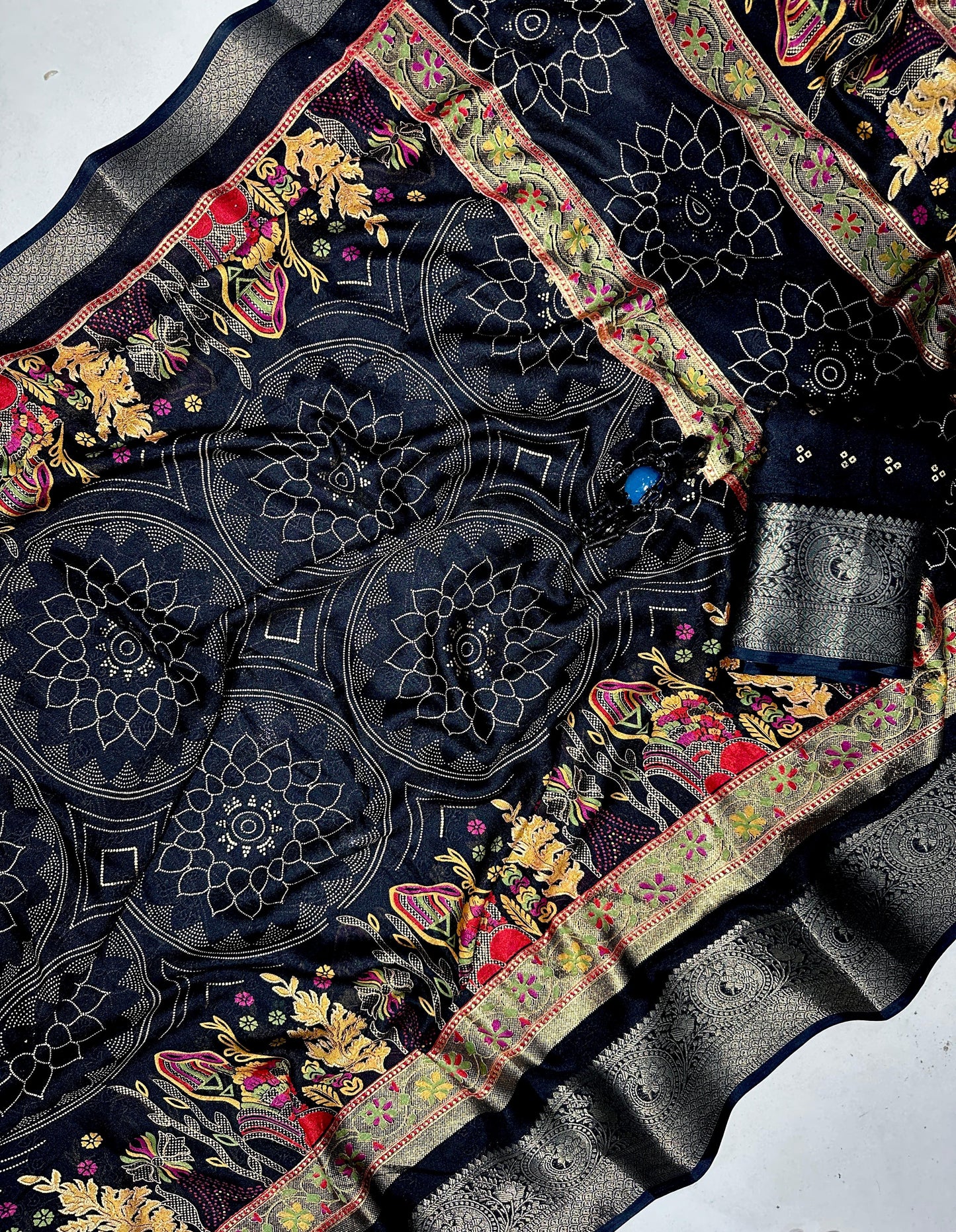 Heavy marshmellow blooming COLOR end foil dijhayne saree* *
*
( JP18 )